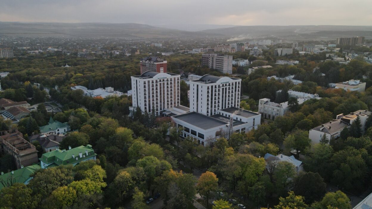 Территория санатория ИСТОЧНИК в Ессентуках
