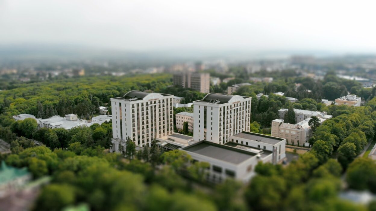 Курортный парк и санаторий ИСТОЧНИК в Ессентуках